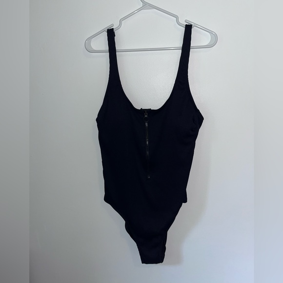 Black textured one piece swimsuit - Picture 1 of 8